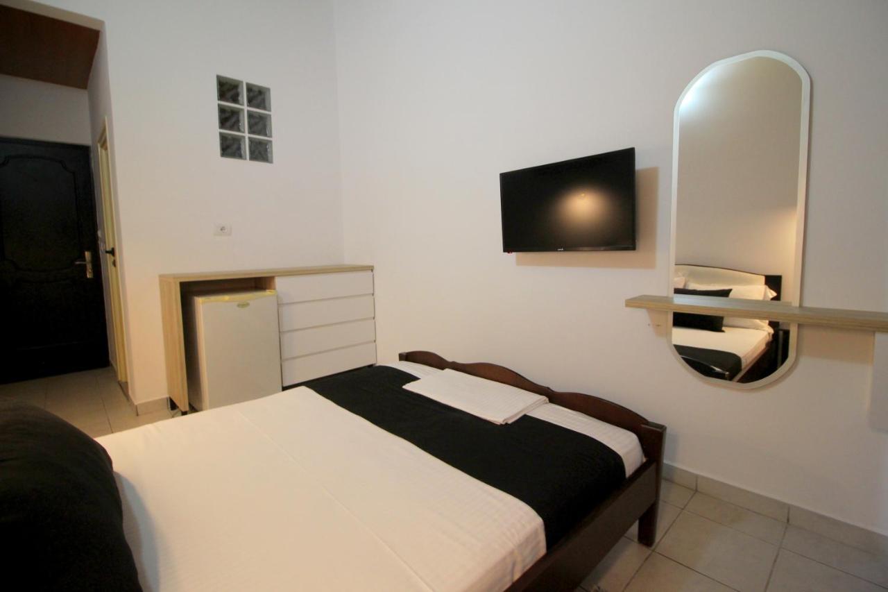 Jericho Rooms Sarandë Buitenkant foto